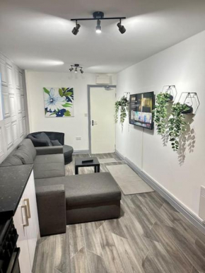 1 Bedroom Apartment, Free Parking, Not Shared! - Birmingham